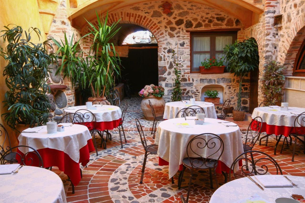 Hotel Anticos Palathos Orosei Exterior foto